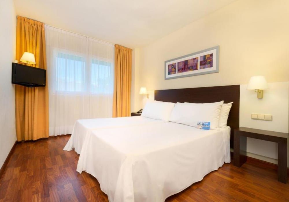 undefined Hotel Port Feria Valencia 4