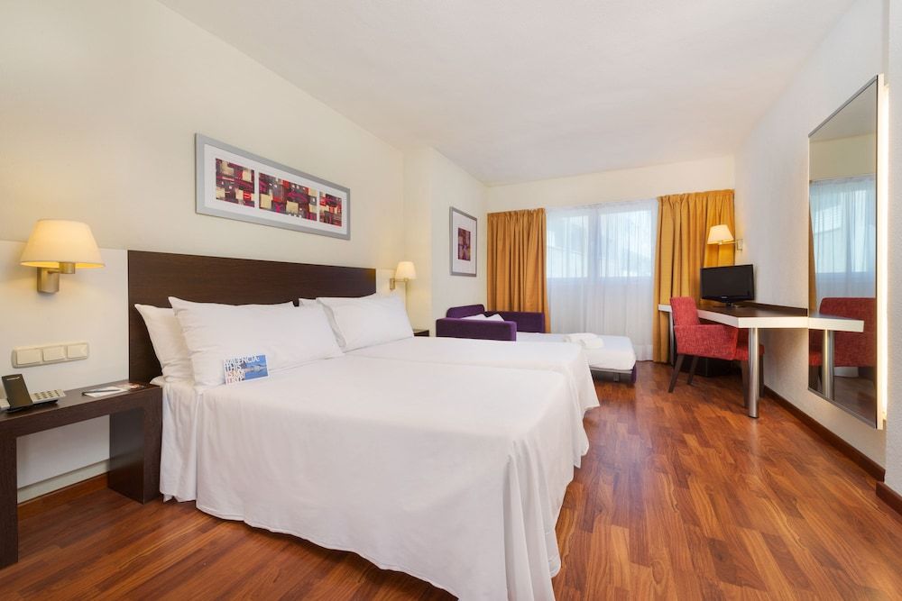 Double Room (L, 2 adults + 1 child)