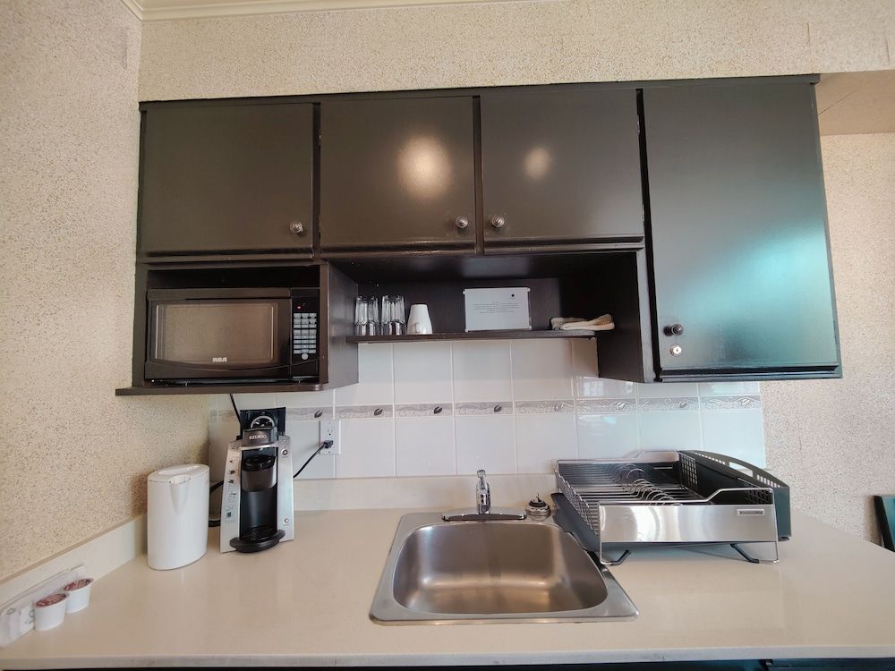 Divya Sutra Suites on Robson Downtown Vancouver Two Queen Bed Apartment with Balcony 9