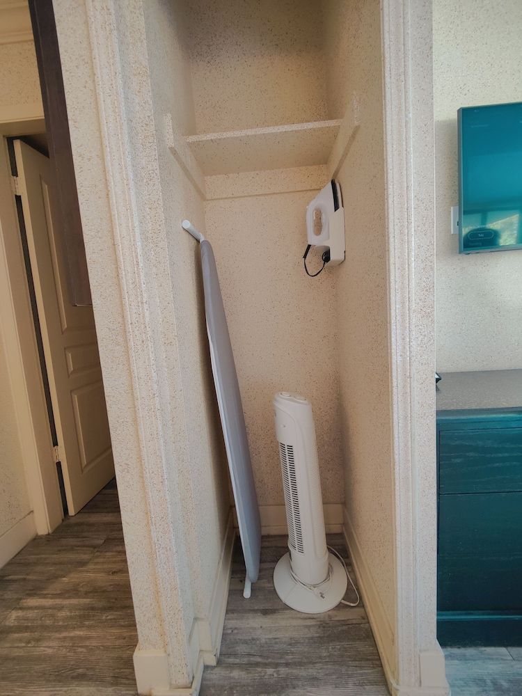 Divya Sutra Suites on Robson Downtown Vancouver Two Queen Bed Apartment with Balcony 5