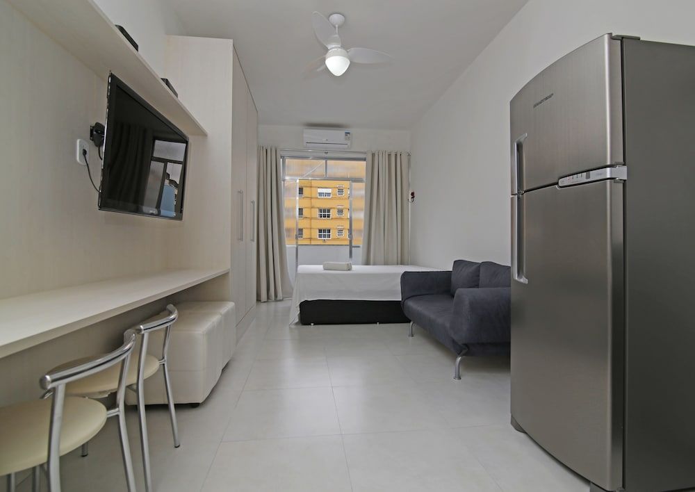undefined Rio Rentals 021- C066 Studio com maquina de lavar em Copacabana