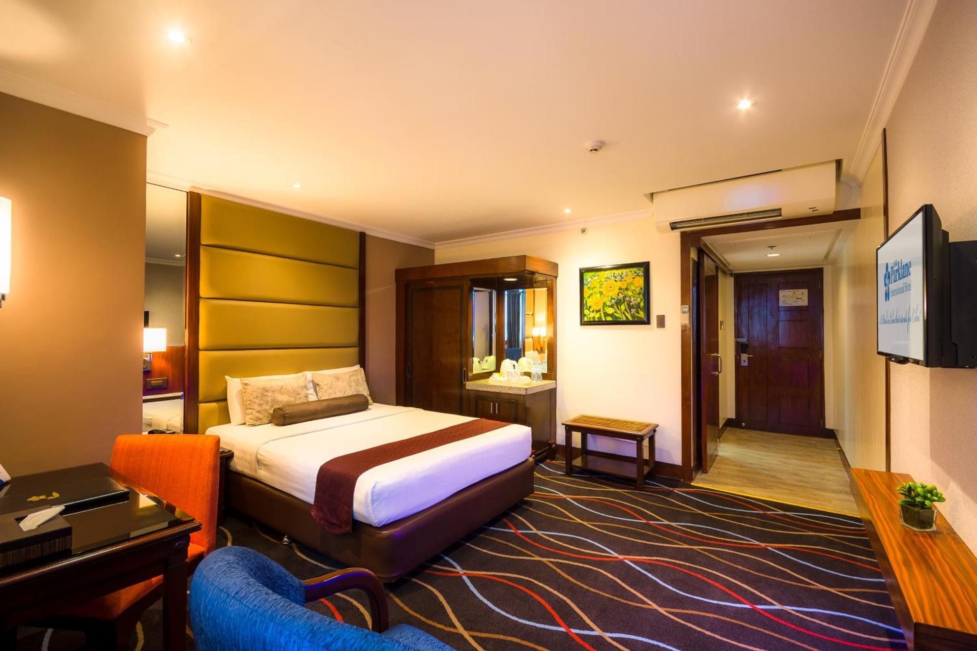 Half Board Package with breakfast & dinner buffet, fruit amenities and welcome drinks