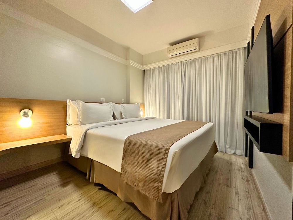 Manhattan Plaza Superior Twin Room 4