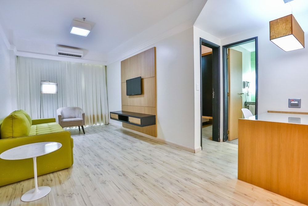 Manhattan Plaza Superior Twin Room 13