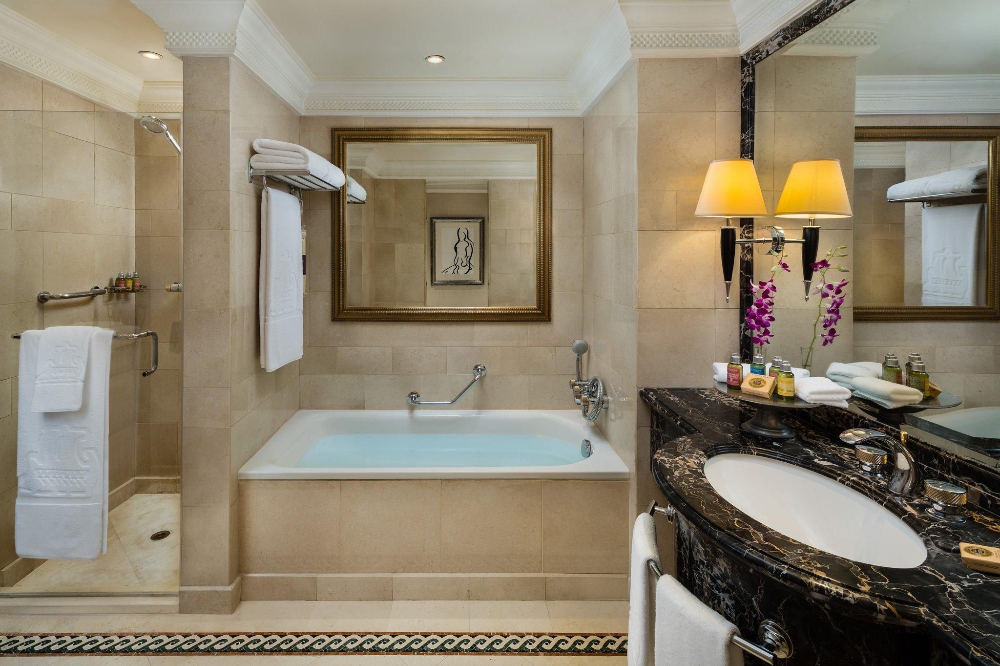 1 King Phoenicia Suite Pool View Smoking