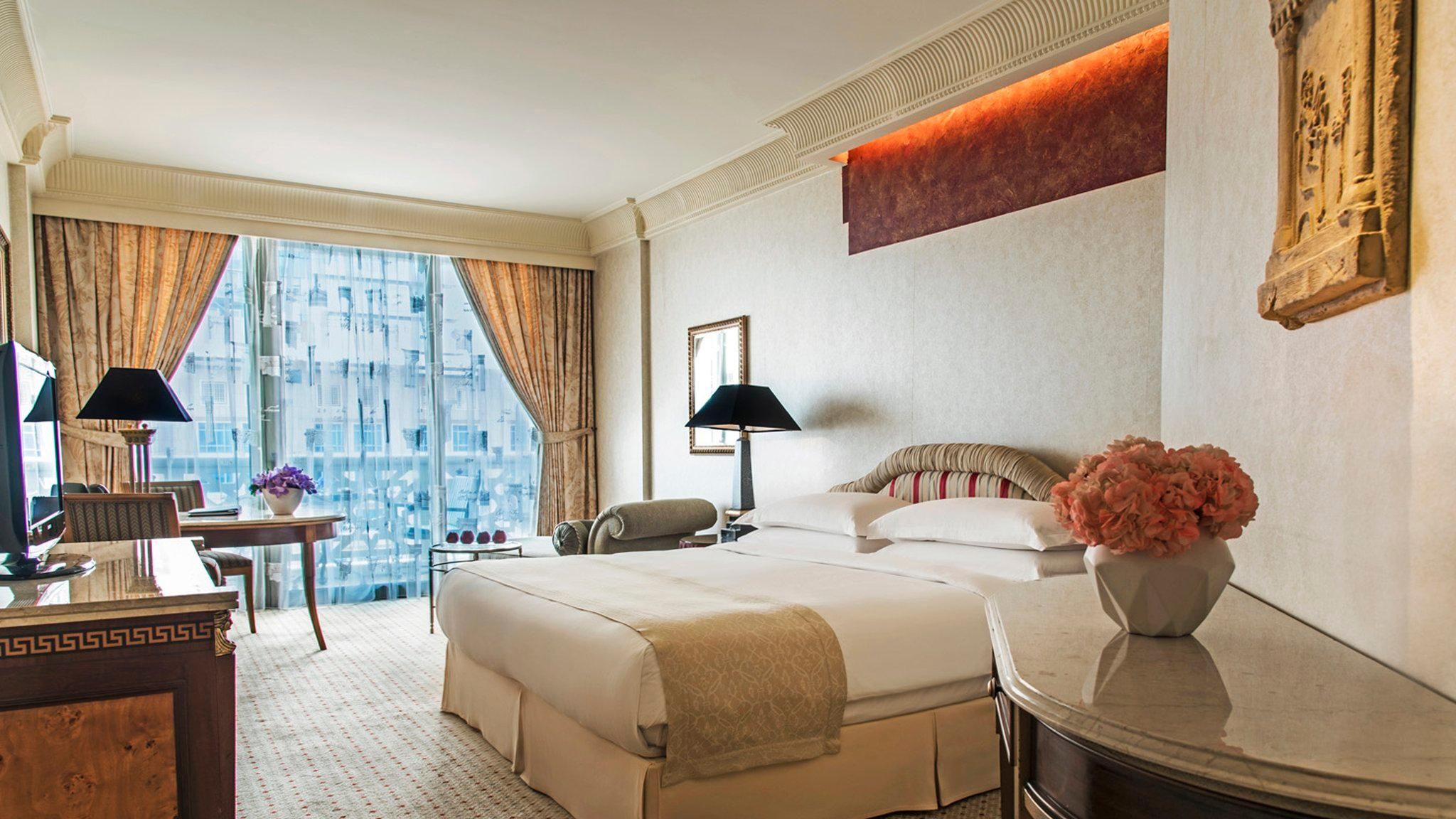 1 King Premium Pool View Balcony