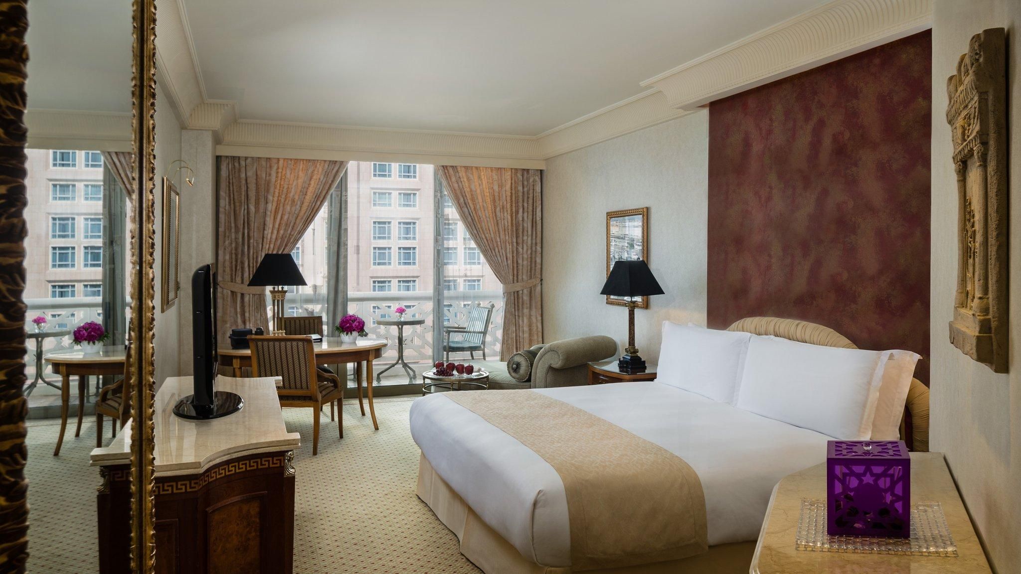 1 King Bed Premium Pool Sea View Smoking
