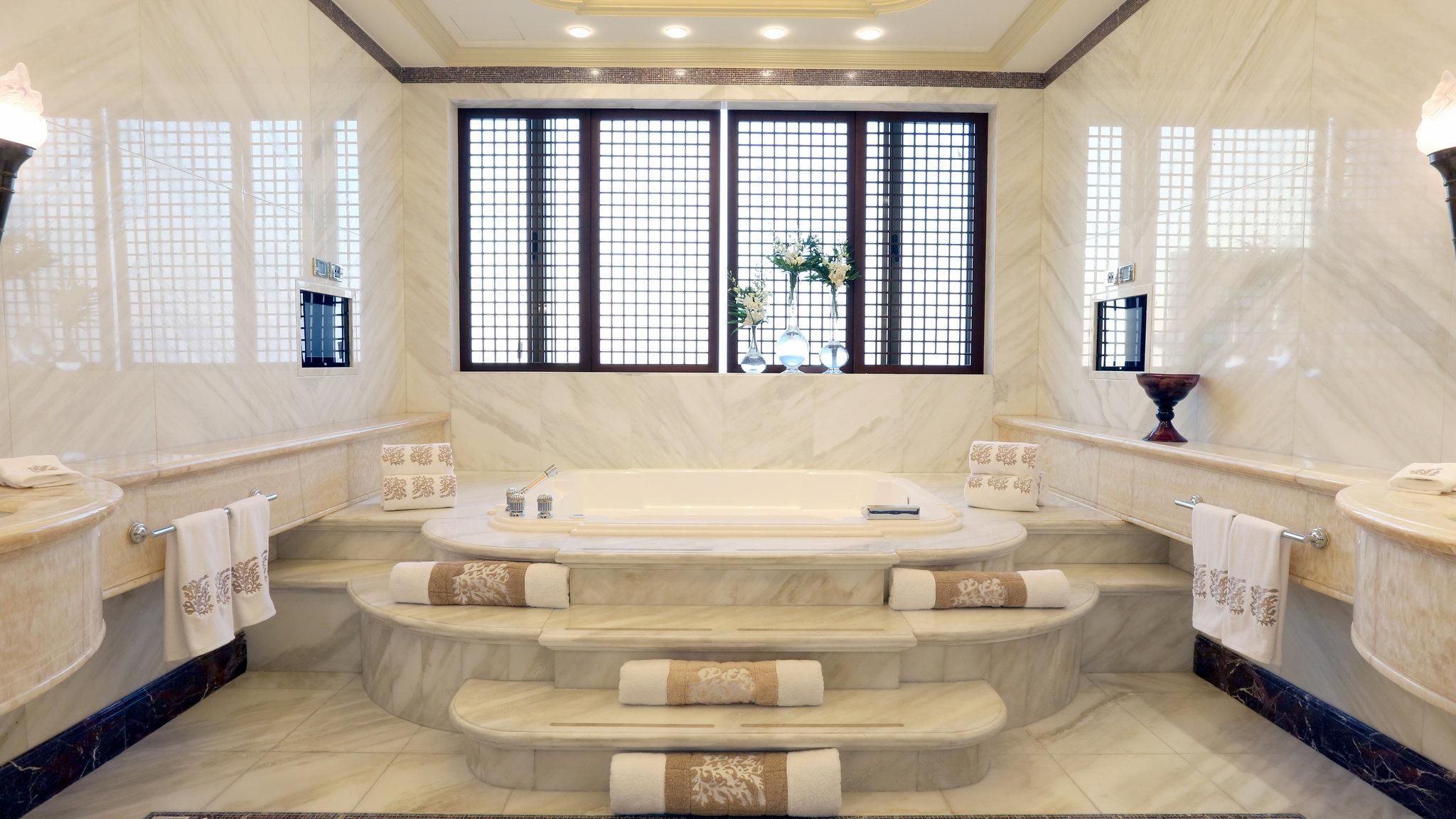 1 King 3 Single 3 Bedroom Grand Royal Suite