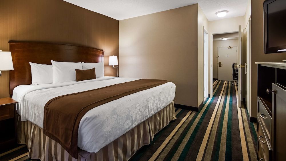 Standard Room, 1 King Bed, Non Smoking, Refrigerator