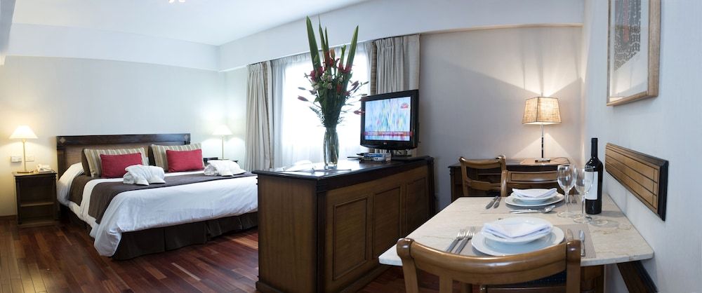 Argenta Tower Hotel & Suites Standard Room, 1 King Bed 2