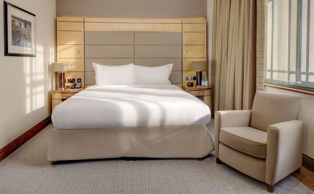 GWR Tower Room, 1 King Bed (Lounge Access), City View