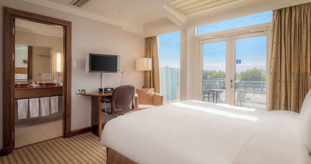 Executive Terrace Suite, 1 King Bed, Terrace, City View