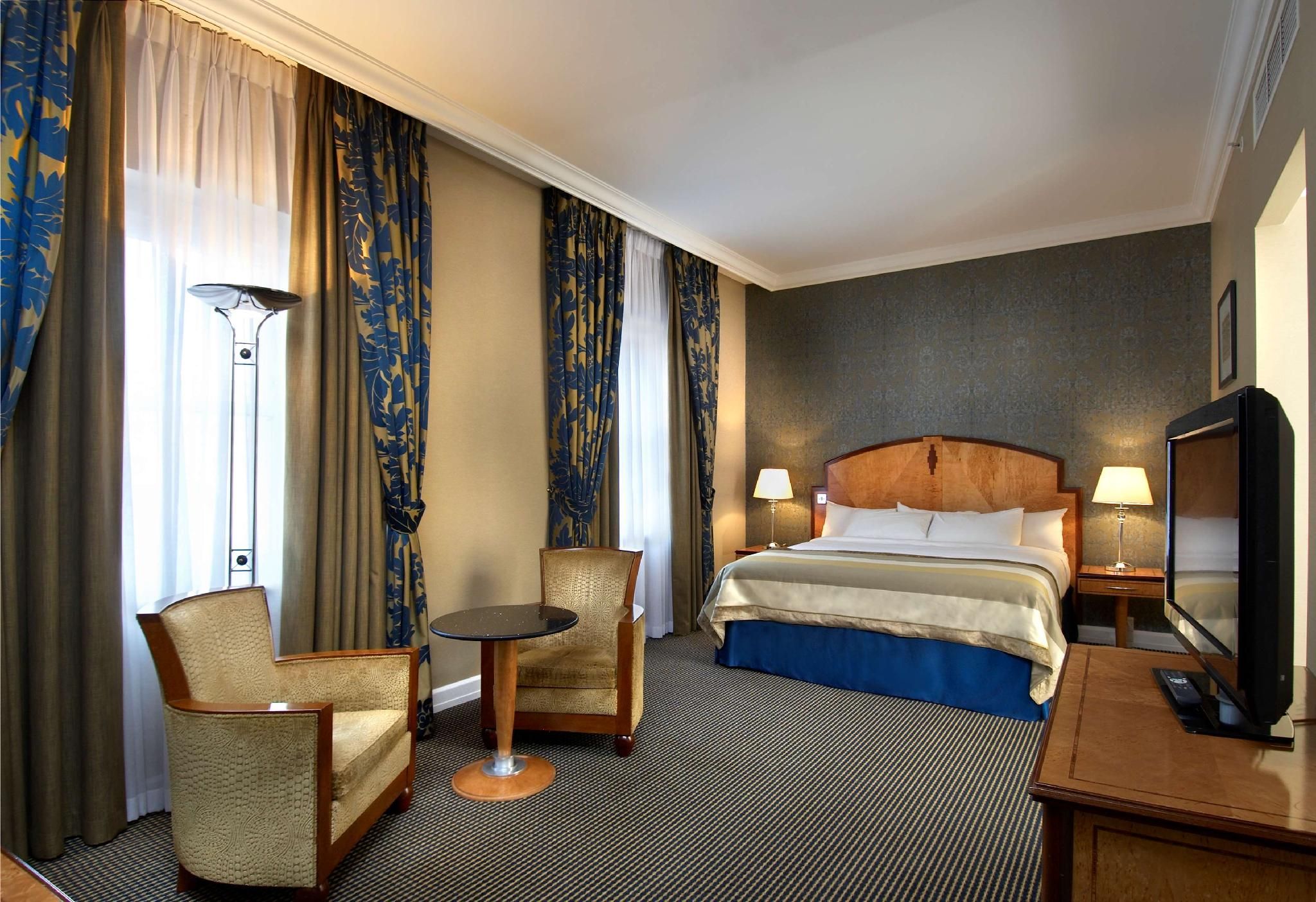 Queen Suite