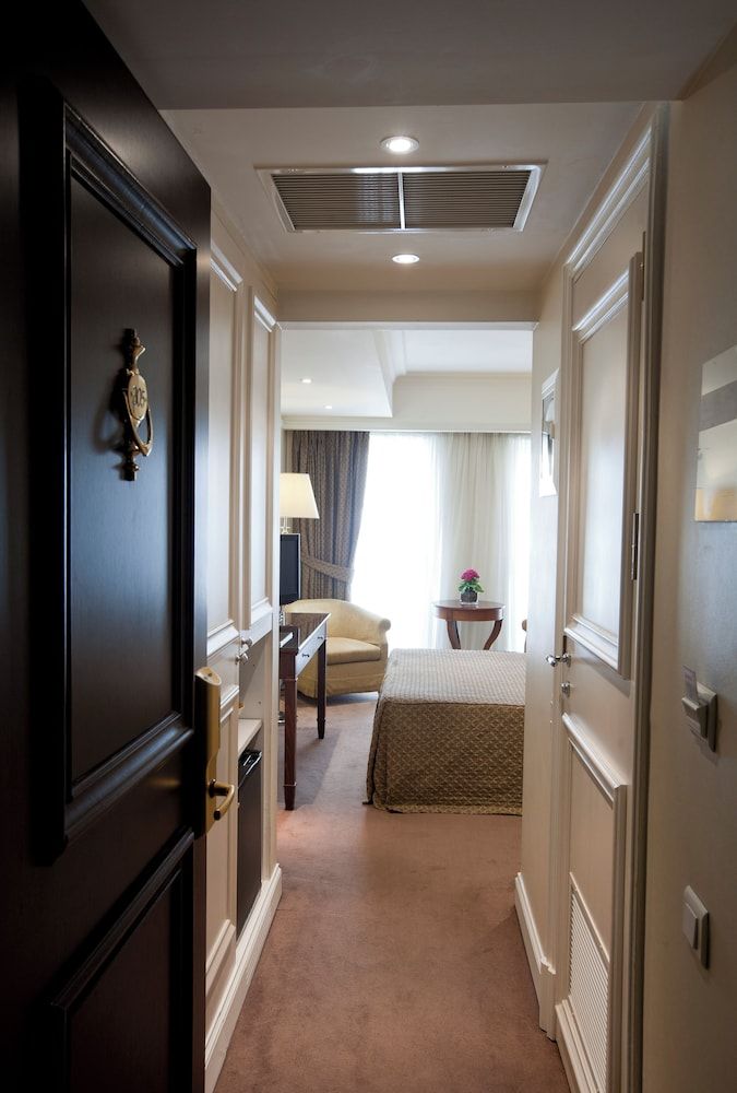 undefined Hera Hotel