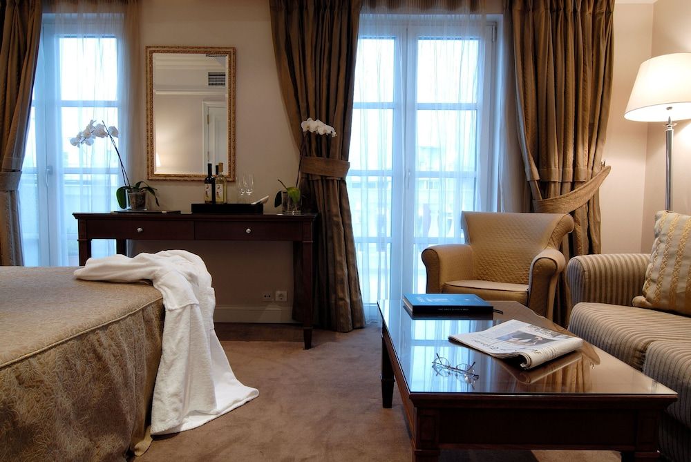 undefined Hera Hotel 4