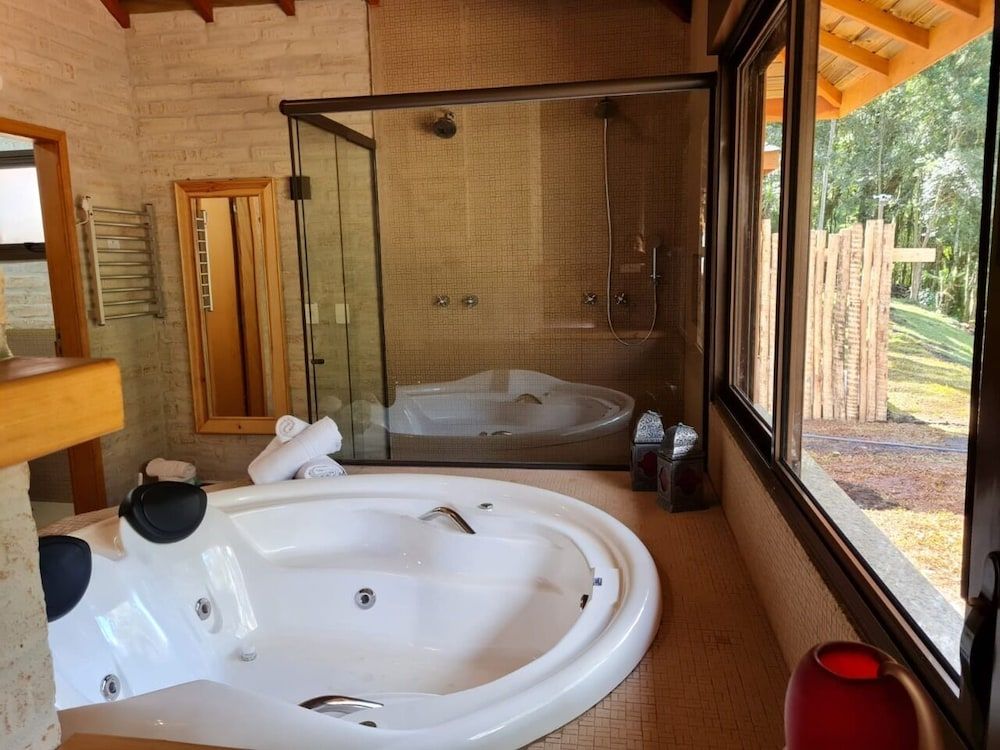 Pousada Toca da Coruja Luxury Double Room, 1 King Bed, Hot Tub, Garden Area 5