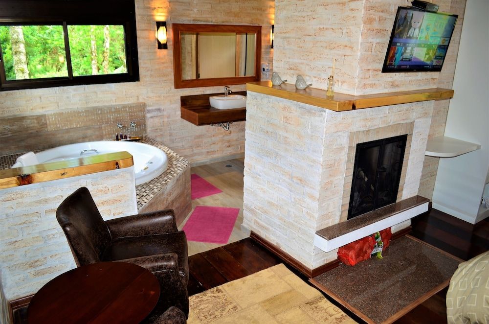 Pousada Toca da Coruja Deluxe Chalet, 1 King Bed, Hot Tub, Garden Area 8