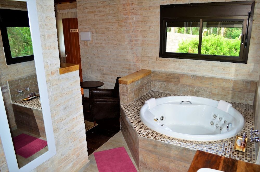 Pousada Toca da Coruja Deluxe Chalet, 1 King Bed, Hot Tub, Garden Area 7
