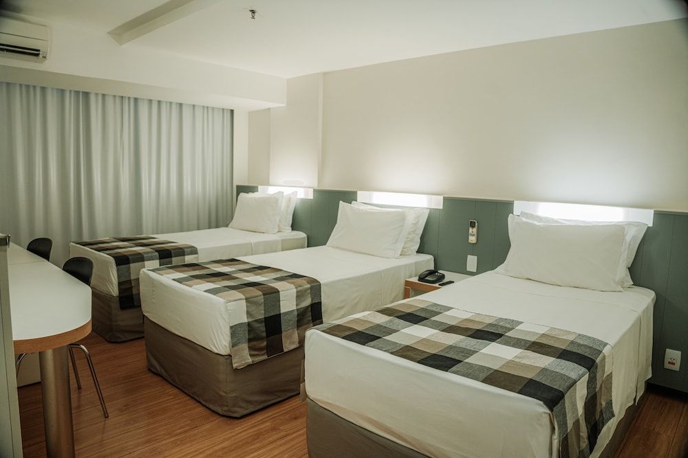 St. Paul Plaza Standard Triple Room 3