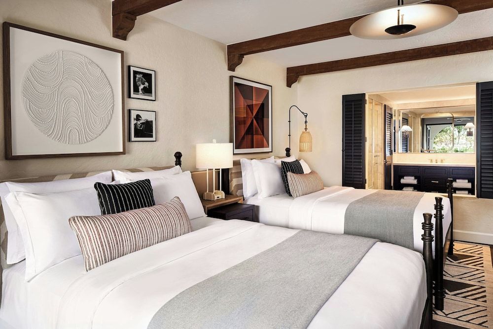 Room, 2 Queen Beds, Pool View