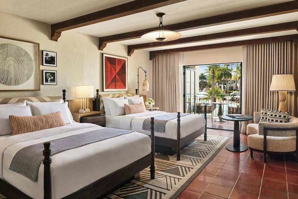Room, 2 Queen Beds, Pool View