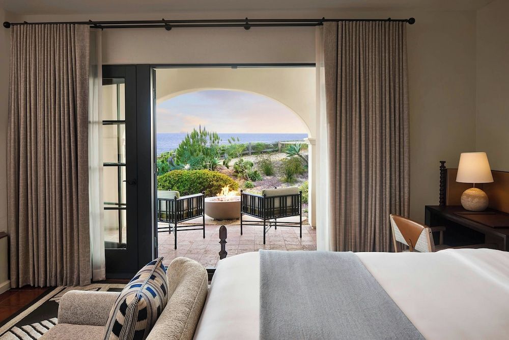Room, 1 King Bed, Partial Ocean View