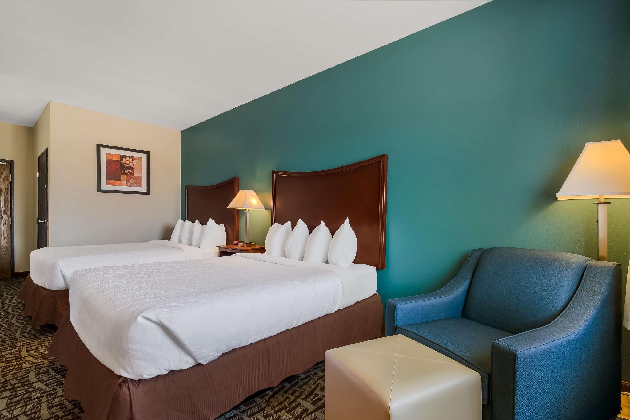 2 Queen Beds, Nonsmoking, Larger Room