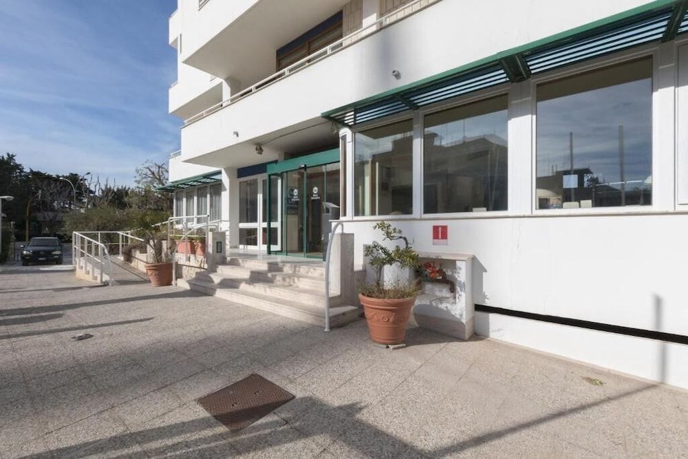 undefined Hotel La Baia 9