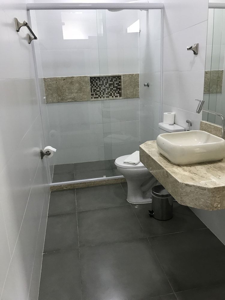 Palace Hotel Angra Quadruple Room 9