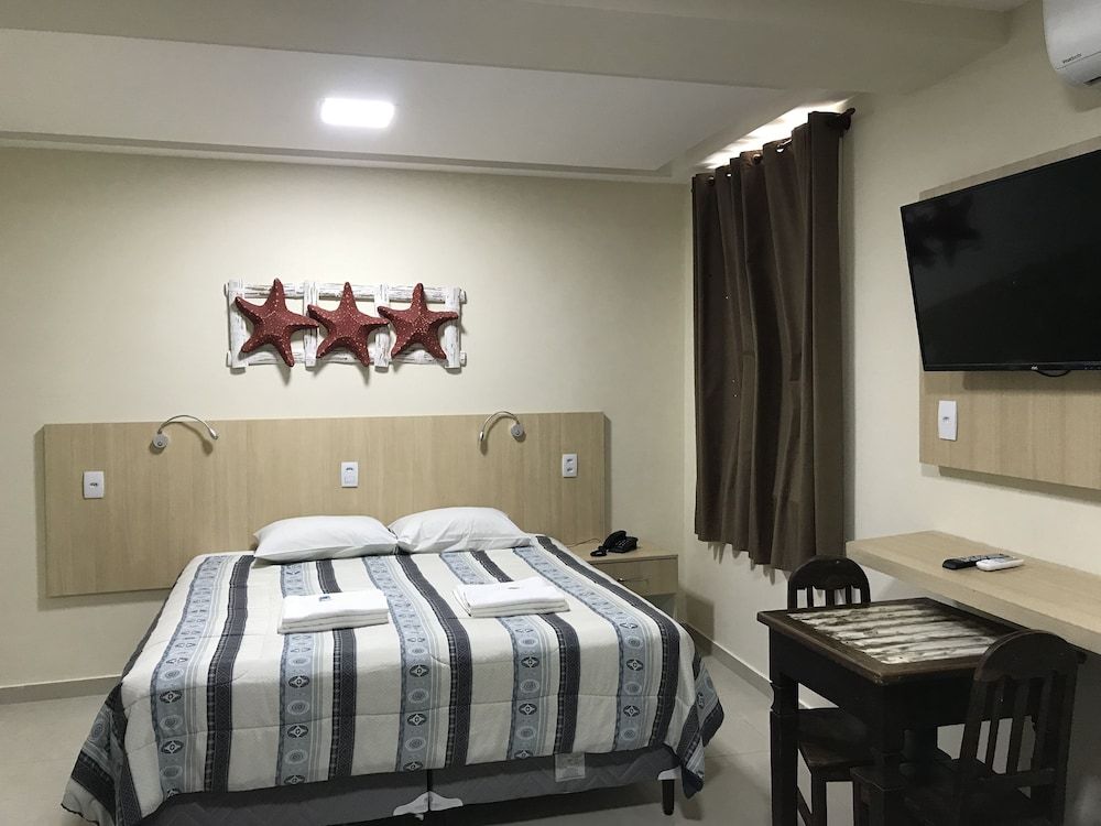 Palace Hotel Angra Quadruple Room 8