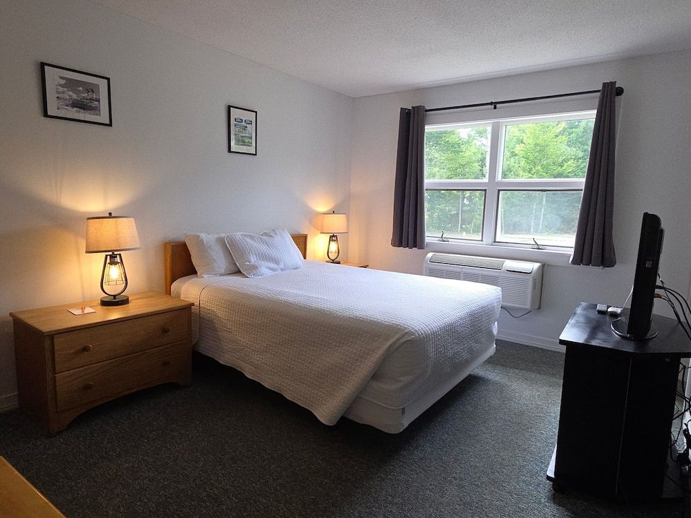 Superior Efficiency, 1 Queen Bed