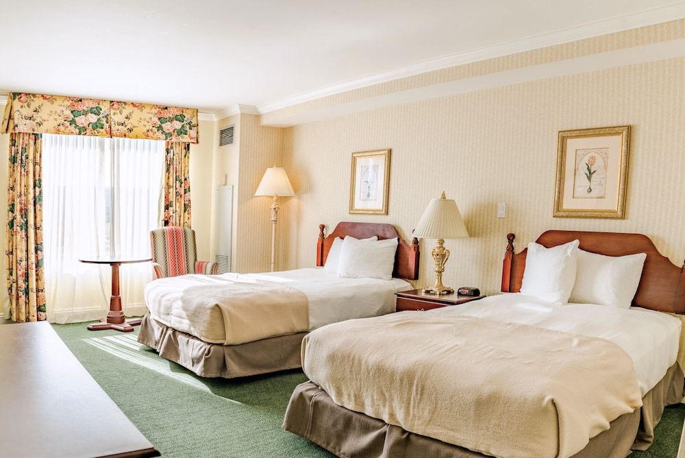 The Casablanca Hotel Deluxe Double Room, 2 Double Beds 2