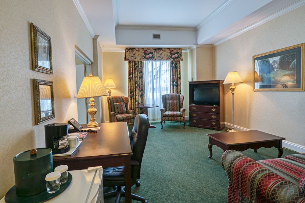 The Casablanca Hotel Suite, 1 King Bed with Sofa bed 4