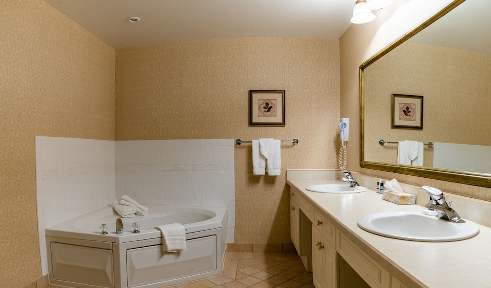 The Casablanca Hotel Suite, 1 King Bed with Sofa bed 2