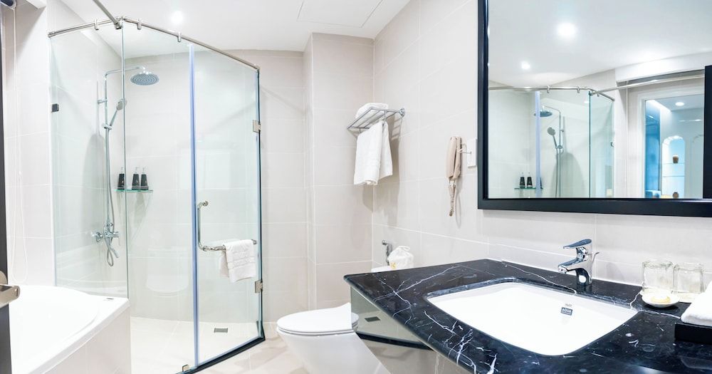 Royal Hotel Saigon Deluxe Suite 2