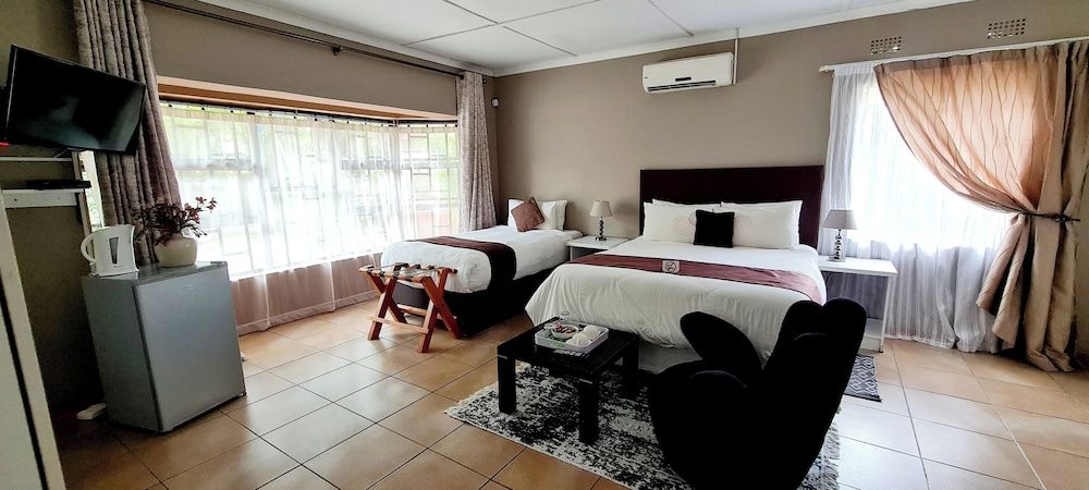 Thamalakane Guest House Deluxe Double Room, Garden View