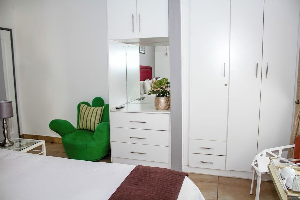 Thamalakane Guest House Standard Room, 1 Queen Bed 3