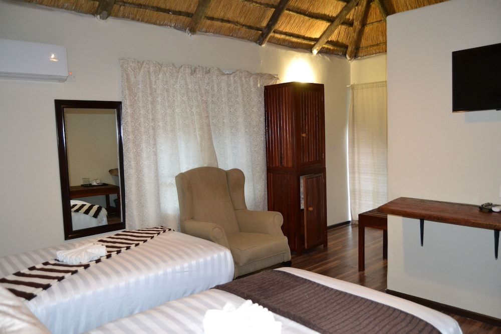 Chobe Sunset Chalets Traditional Single Room, 1 Bedroom 6