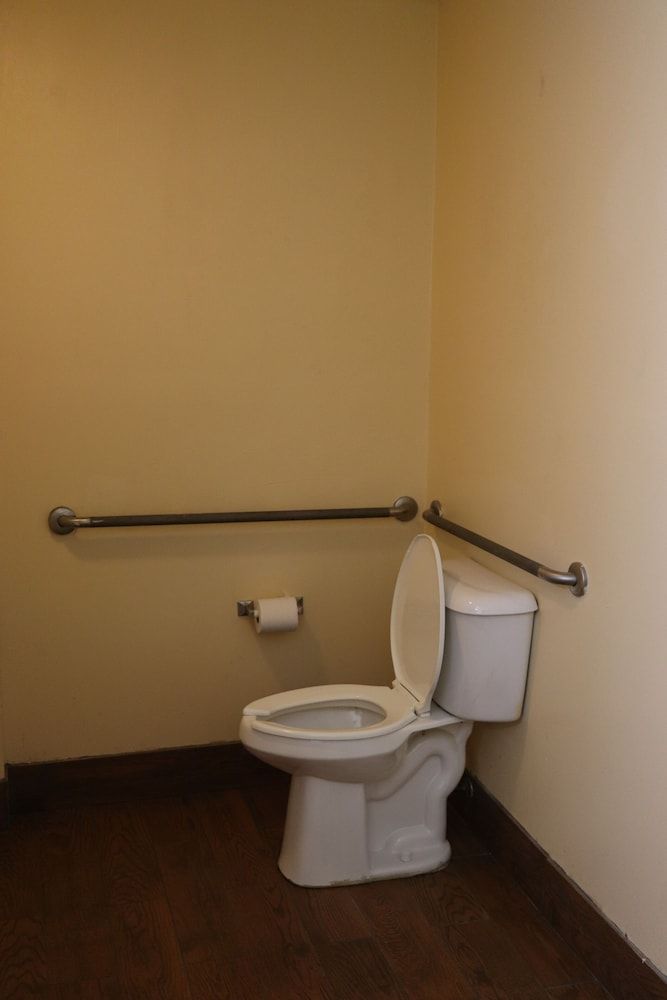 Woodstream Inn Single Room, 1 King Bed, Accessible 4