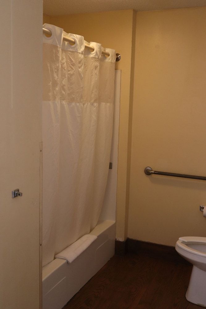 Woodstream Inn Single Room, 1 King Bed, Accessible 6