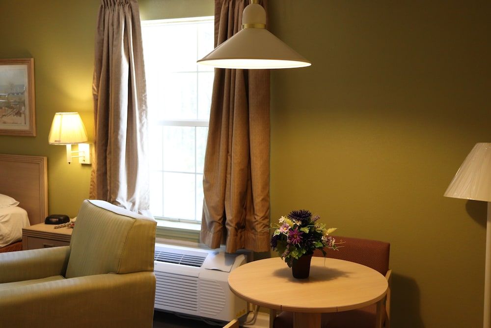 Woodstream Inn Deluxe Room 8