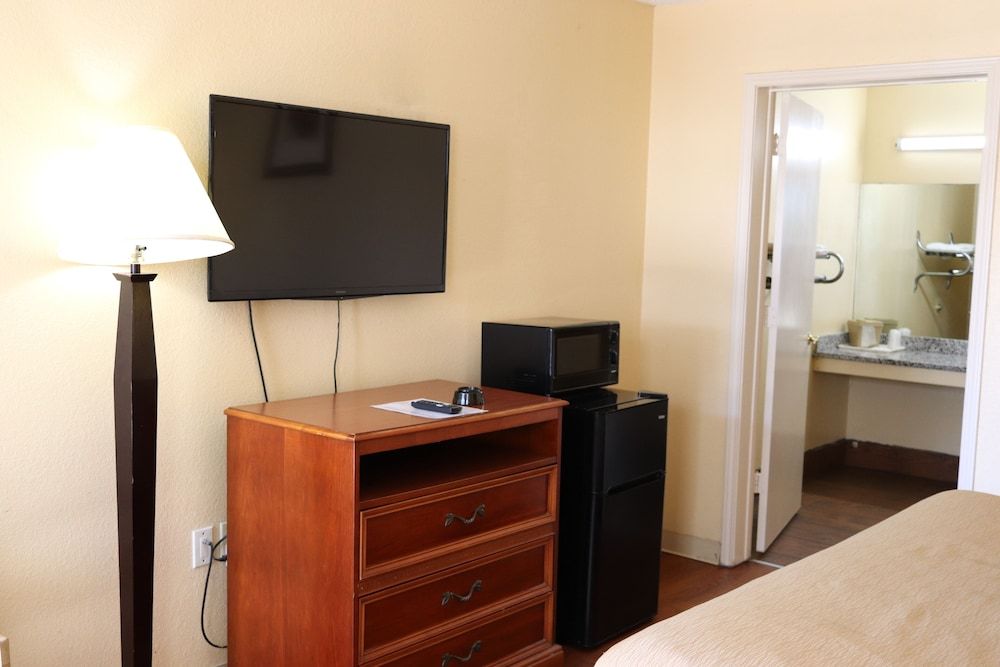 Woodstream Inn Single Room, 1 King Bed, Accessible 11