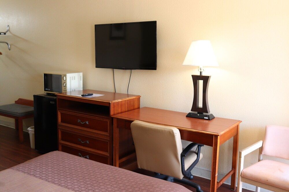 Woodstream Inn Standard Double Room 8