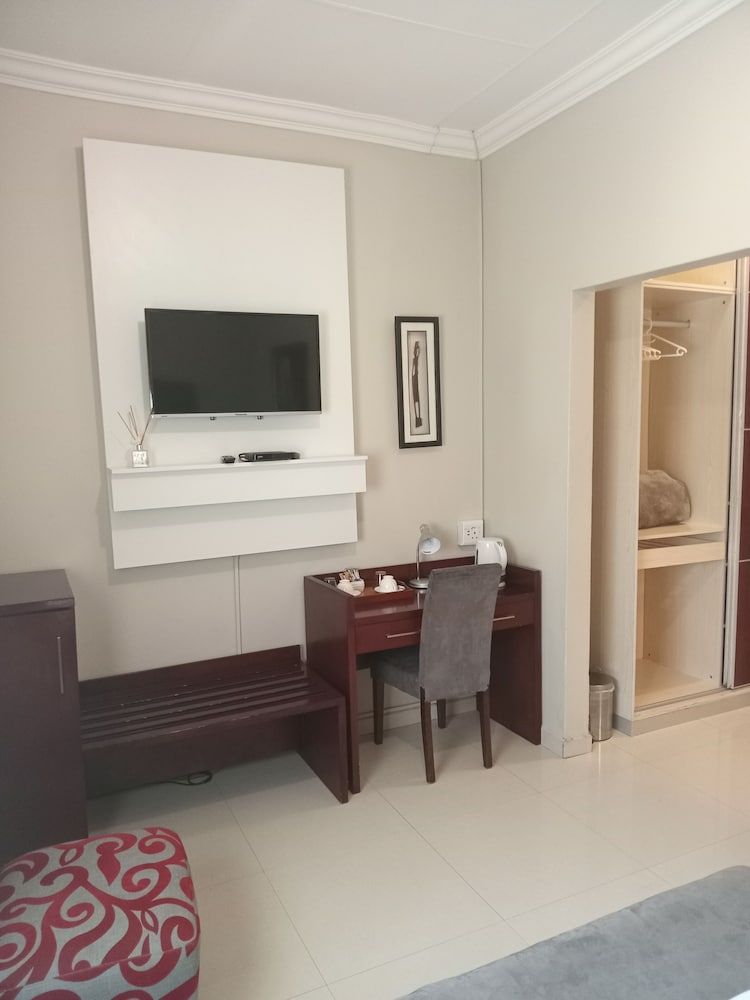 Staymorr Boutique Guesthouse Standard Double Room, 1 Double Bed 8