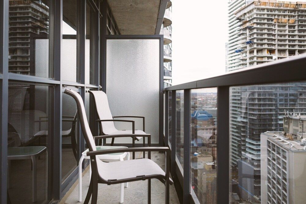 QuickStay - Incredible Downtown Condo, Yonge & College City Condo, 1 Bedroom, Kitchen, City View 3