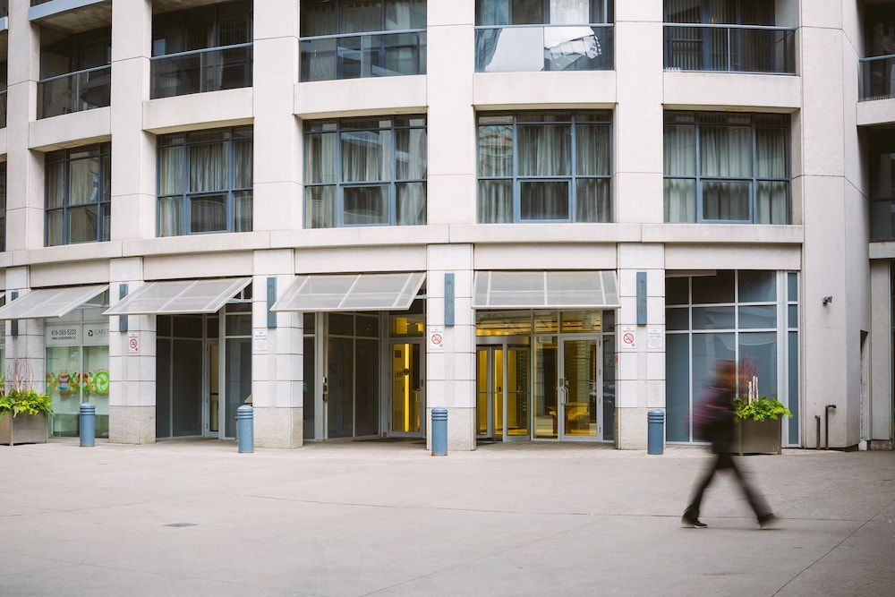 undefined QuickStay - Incredible Downtown Condo, Yonge & College 3