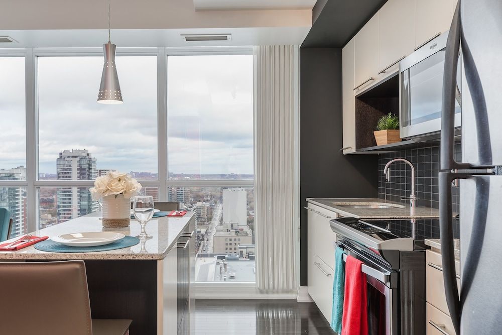 QuickStay - Incredible Downtown Condo, Yonge & College City Condo, 1 Bedroom, Kitchen, City View 5