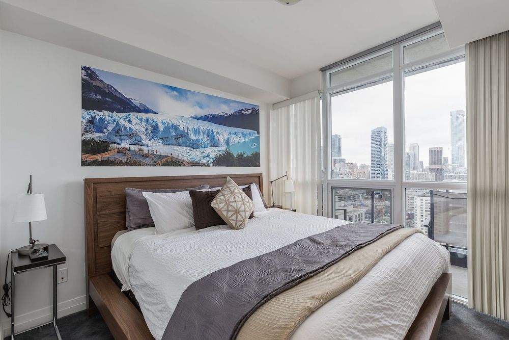 QuickStay - Incredible Downtown Condo, Yonge & College City Condo, 1 Bedroom, Kitchen, City View