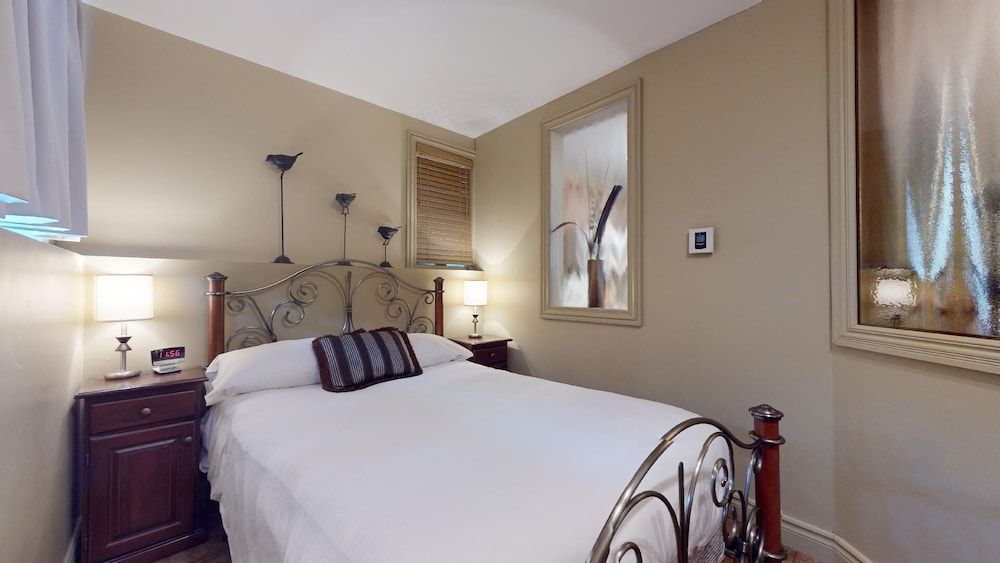 Condo, 1 Bedroom (semi-basement - 1km from slopes)