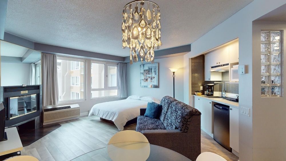 Hébergement Mont-Sainte-Anne Classic Studio, 1 Queen Bed with Sofa bed (FOR 2 - Ski-in/Ski-out)